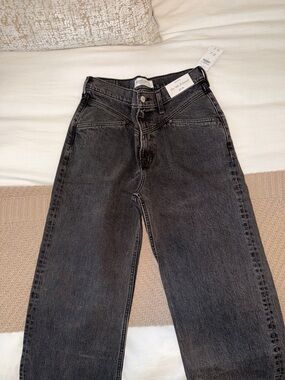 Abercrombie 90’s Relaxed High Rise Jeans Brand New Size 27R